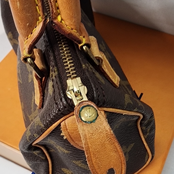 LV Monogram Vintage Nano with Strap - Picture 4 of 14